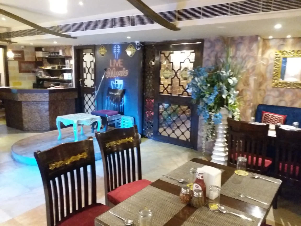 The Unique Cafe Bar